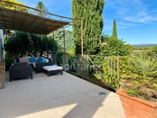 UZES (30) Beautiful house of 200 m2 with 5 bedrooms, swimming-pool, pool-house and view