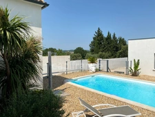 Close to Nîmes, 4-room house for sale with garage, double garage, carport, swimming pool