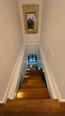 In SAINT MAXIMIN (30) Splendid property of 280 m², 5 min from Uzès close to all amenities, on a fenced and wooded plot of approximately 1,600 m²!