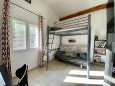 UZES (30) Beautiful house of 200 m2 with 5 bedrooms, swimming-pool, pool-house and view