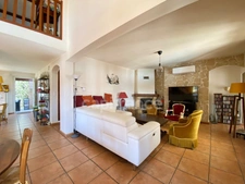 Maison T6 de plain-pied avec charme et piscine – SAINT-MAXIMIN (30) 