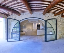 In UZES (30) Exceptional property just steps from the Place aux Herbes