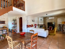 Maison T6 de plain-pied avec charme et piscine – SAINT-MAXIMIN (30) 