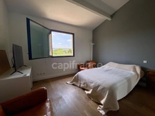 In SAINT MAXIMIN (30) Splendid property of 280 m², 5 min from Uzès close to all amenities, on a fenced and wooded plot of approximately 1,600 m²!