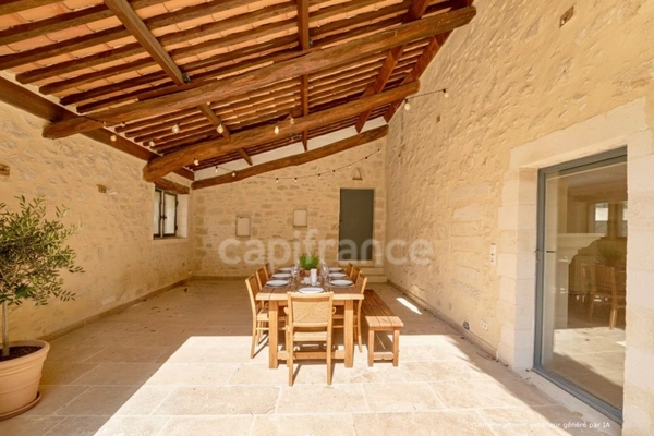 Á UZES (30) Propriété d’Exception à Deux Pas de la Place aux Herbes