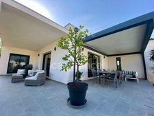 Close to Nîmes, 4-room house for sale with garage, double garage, carport, swimming pool