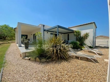 Close to Nîmes, 4-room house for sale with garage, double garage, carport, swimming pool