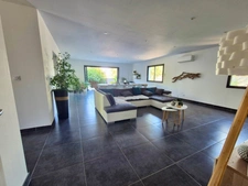 SAINT MAXIMIN (30) - Contemporary house, 188 m2, with spacious rooms - 5 bedrooms - Swimming pool