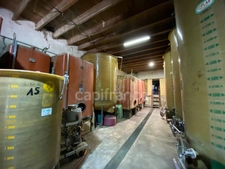 Dpt Gard (30), Wine estate of 16 hectares with cellar and old independent farm.