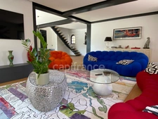 In SAINT MAXIMIN (30) Splendid property of 280 m², 5 min from Uzès close to all amenities, on a fenced and wooded plot of approximately 1,600 m²!