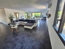 SAINT MAXIMIN (30) - Contemporary house, 188 m2, with spacious rooms - 5 bedrooms - Swimming pool