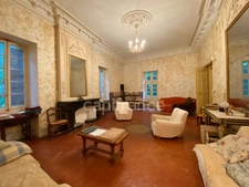 Dpt Gard (30), à vendre dans le Gard, propriété viticole en AOP Côtes du Rhône sur 25 hectares avec Château du XVème siècle.