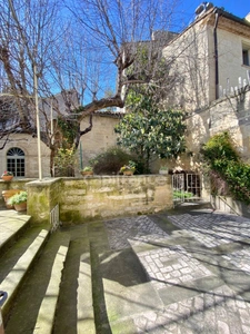 Uzès – Demeure d’exception en pierre du XVIIe-XVIIIe siècle