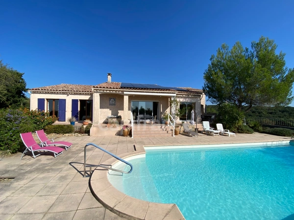 À vendre – Propriété avec vue panoramique et dépendance en pierre, à 5 min d’Uzès