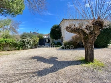 Domaine de Caractère d'environ 420 m2 avec possibilité d’activité de chambres d’hôtes et de gîtes ou potentiel familial !