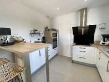 Close to Nîmes, 4-room house for sale with garage, double garage, carport, swimming pool