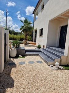 SAINT MAXIMIN (30) - Contemporary house, 188 m2, with spacious rooms - 5 bedrooms - Swimming pool