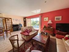 For sale – Property with panoramic view and stone outbuilding, 5 minutes from Uzès