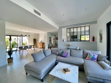 For Sale – Near Uzès (30) : Stunning Single-Storey Villa with Pool, 5 Bedrooms