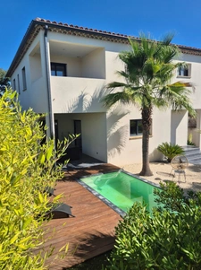 SAINT MAXIMIN (30) - Contemporary house, 188 m2, with spacious rooms - 5 bedrooms - Swimming pool