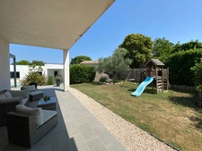 Close to Nîmes, 4-room house for sale with garage, double garage, carport, swimming pool