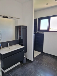 SAINT MAXIMIN (30) - Contemporary house, 188 m2, with spacious rooms - 5 bedrooms - Swimming pool