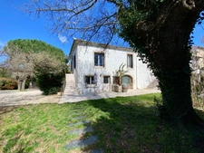 Domaine de Caractère d'environ 420 m2 avec possibilité d’activité de chambres d’hôtes et de gîtes ou potentiel familial !