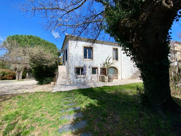 Domaine de Caractère d'environ 420 m2 avec possibilité d’activité de chambres d’hôtes et de gîtes ou potentiel familial !
