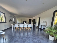 SAINT MAXIMIN (30) - Contemporary house, 188 m2, with spacious rooms - 5 bedrooms - Swimming pool