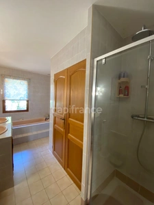 For sale – Property with panoramic view and stone outbuilding, 5 minutes from Uzès