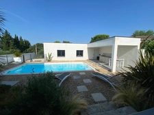 Close to Nîmes, 4-room house for sale with garage, double garage, carport, swimming pool