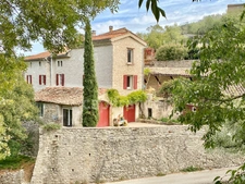 Dpt Gard (30), à vendre proche de BARJAC, aux portes de l'Ardèche, ancien Mas avec gîtes de 350 m² - Terrain de 5 000 m² avec piscine