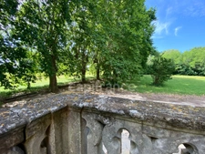 Dpt Gard (30), à vendre dans le Gard, propriété viticole en AOP Côtes du Rhône sur 25 hectares avec Château du XVème siècle.