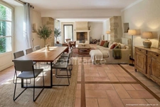 In UZES (30) Exceptional property just steps from the Place aux Herbes