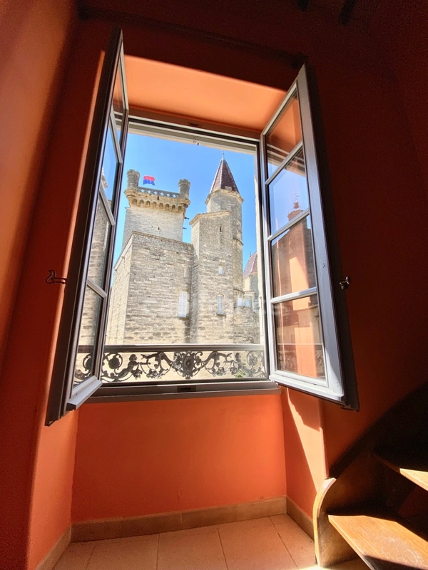 Appartement à vendre 6 pièces UZES (30) Centre Historique- Duplex de 102 m² avec terrasse et vue