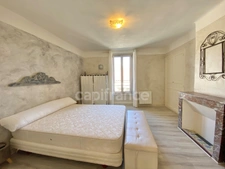 Domaine de Caractère d'environ 420 m2 avec possibilité d’activité de chambres d’hôtes et de gîtes ou potentiel familial !