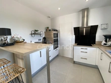 Close to Nîmes, 4-room house for sale with garage, double garage, carport, swimming pool