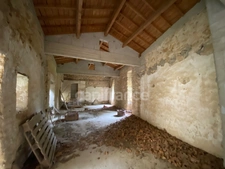 Dpt Gard (30), à vendre dans le Gard, propriété viticole en AOP Côtes du Rhône sur 25 hectares avec Château du XVème siècle.