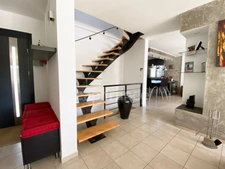 UZES (30) Beautiful house of 200 m2 with 5 bedrooms, swimming-pool, pool-house and view
