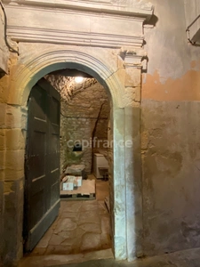 Dpt Gard (30), à vendre dans le Gard, propriété viticole en AOP Côtes du Rhône sur 25 hectares avec Château du XVème siècle.
