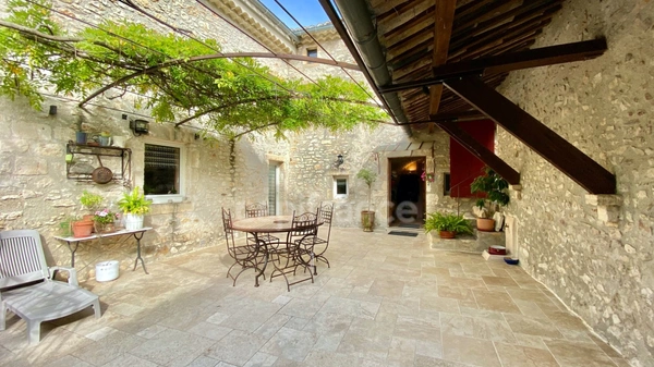 Dpt Gard (30), à vendre proche de BARJAC, aux portes de l'Ardèche, ancien Mas avec gîtes de 350 m² - Terrain de 5 000 m² avec piscine
