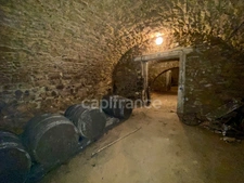 Dpt Gard (30), à vendre dans le Gard, propriété viticole en AOP Côtes du Rhône sur 25 hectares avec Château du XVème siècle.