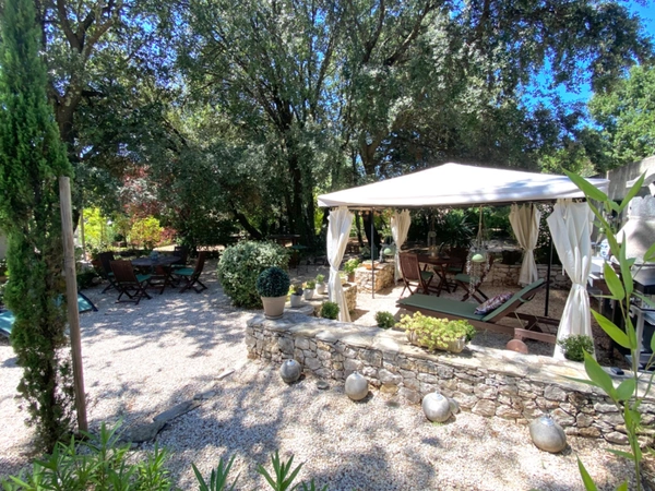 Maison à vendre 10 pièces proche de UZES (30) sur un terrain de 2 800 m2