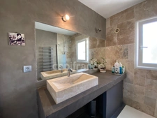 UZES (30) Beautiful house of 200 m2 with 5 bedrooms, swimming-pool, pool-house and view