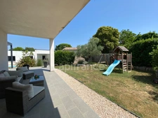 Close to Nîmes, 4-room house for sale with garage, double garage, carport, swimming pool