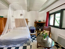 For sale – Property with panoramic view and stone outbuilding, 5 minutes from Uzès