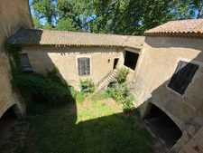 Dpt Gard (30), à vendre dans le Gard, propriété viticole en AOP Côtes du Rhône sur 25 hectares avec Château du XVème siècle.