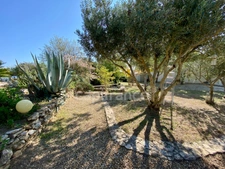 For sale – Property with panoramic view and stone outbuilding, 5 minutes from Uzès