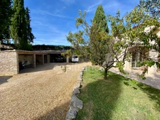 UZES (30) Beautiful house of 200 m2 with 5 bedrooms, swimming-pool, pool-house and view
