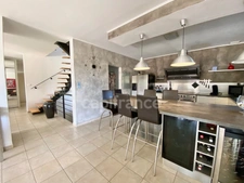 UZES (30) Beautiful house of 200 m2 with 5 bedrooms, swimming-pool, pool-house and view